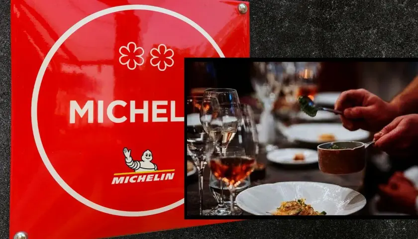 Czerwona tablica z dwoma kwiatkami symbolizującymi gwiazdkę Michelin. Obok elegancko nakryty stół, gdzie kucharz serwuje danie.