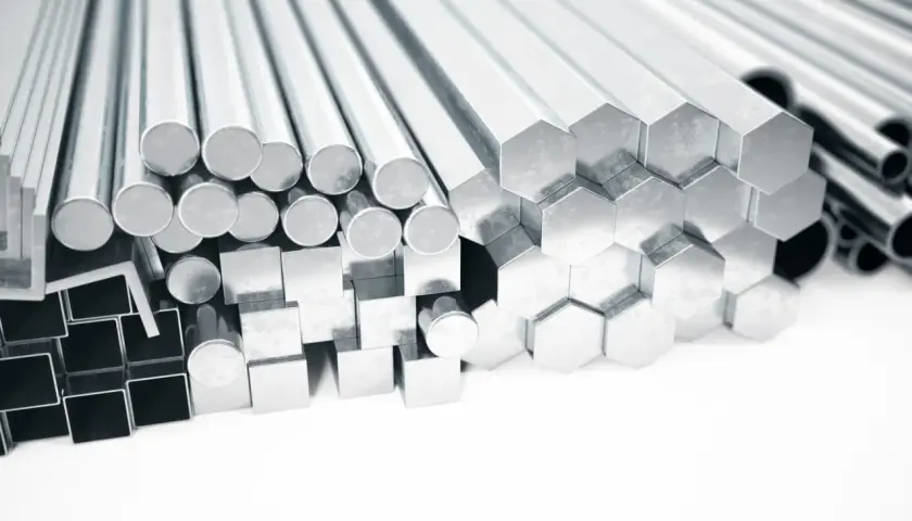 Różnorodne stopy aluminium: okrągłe, kwadratowe, sześciokątne pręty i rury, gotowe do produkcji.