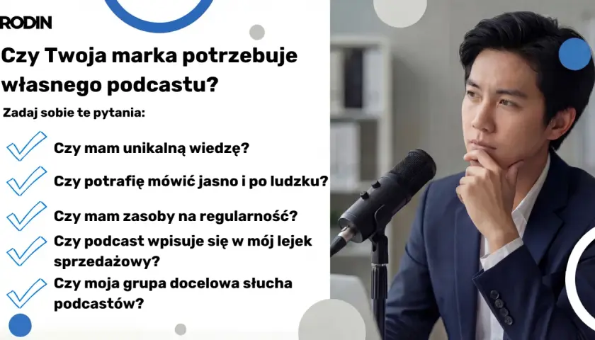 Mężczyzna zastanawia się nad stworzeniem podcastu. Czy Twoja marka potrzebuje własnego podcastu? Rozważ to w kontekście marketingu.