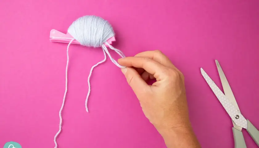 DIY Bommel für Mützen: So gelingen Ihre Pompons perfekt!