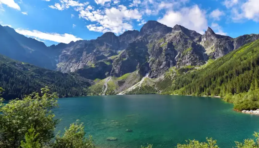 Wakacje w górach gdzie? Odkryj najlepsze miejsca i atrakcje