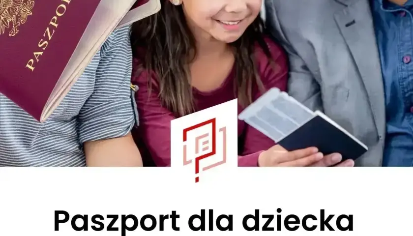 Rodzina z paszportami, gotowa do podróży. Czy na Maderę trzeba paszport? Tak, dla każdego, nawet dla dziecka.