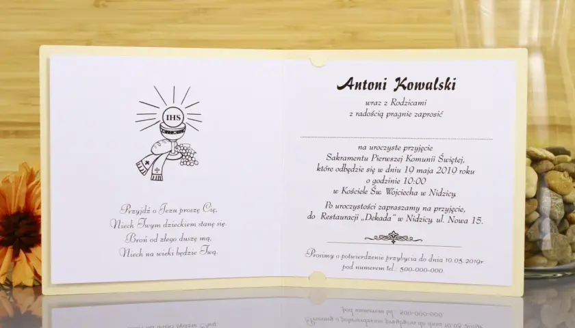 Wierszyki i cytaty na zaproszenia komunijne: Gotowe teksty i porady