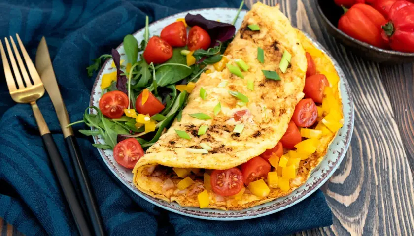 Jak zrobić omlet fit - zdrowy przepis na pyszne śniadanie bez wyrzutów