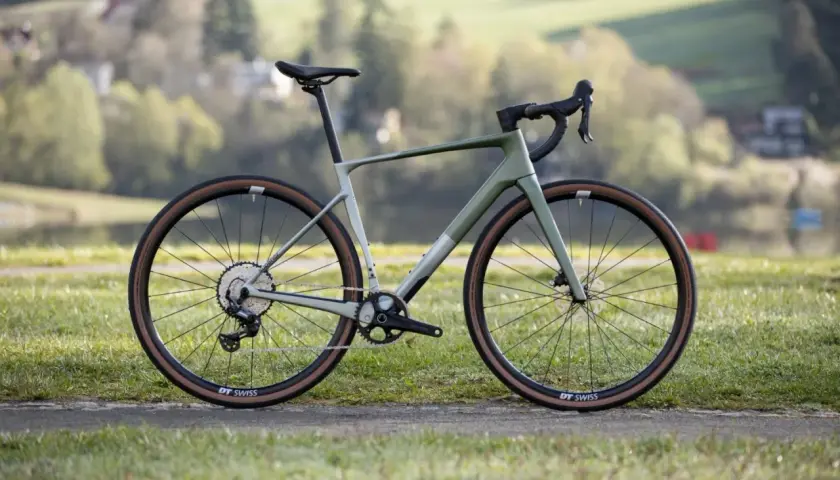 Nowy rower gravel, idealny na szutrowe trasy i nie tylko. Poznaj możliwości gravel co to znaczy!