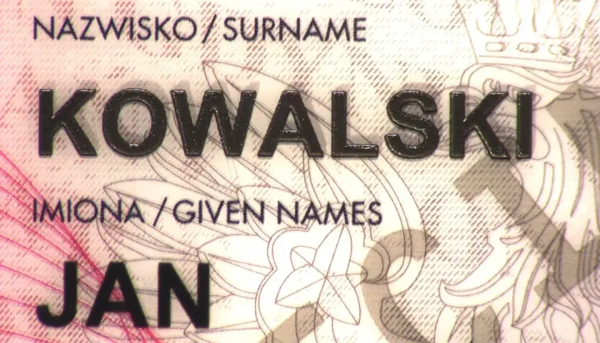 Nazwisko Kowalski, imię Jan. Fragment dowodu osobistego, który może być bezterminowy.