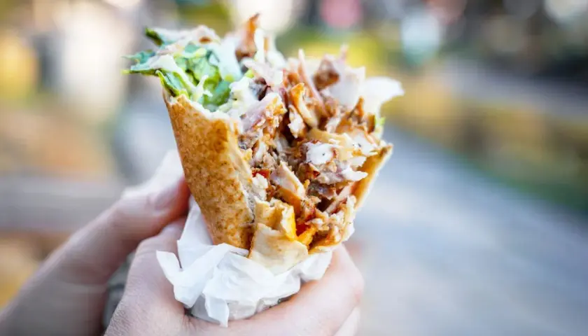 Duży Kebab w Tortilli: Ile Ma Kalorii? Sprawdź Fakty!