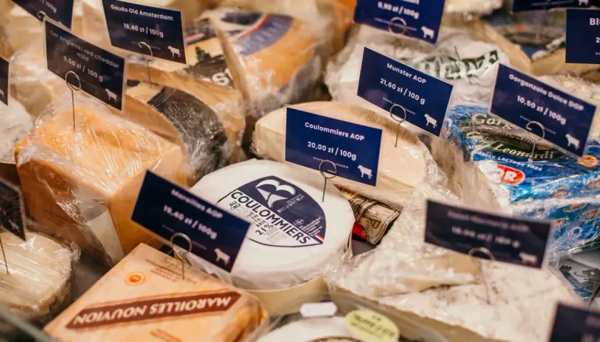 Sery francuskie rodzaje: Brie, Munster, Coulommiers, Gouda Old Amsterdam, Ser angielski red cheddar. Wybór dla smakoszy.