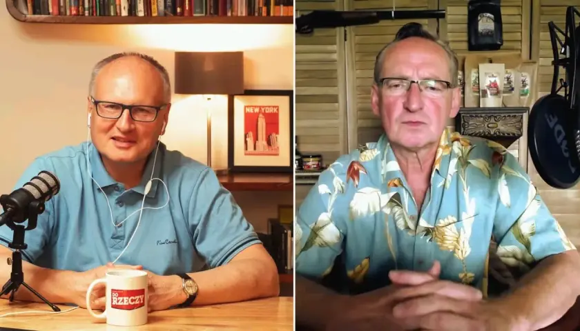 Dwóch mężczyzn w okularach, jeden w niebieskiej koszulce polo, drugi w hawajskiej.