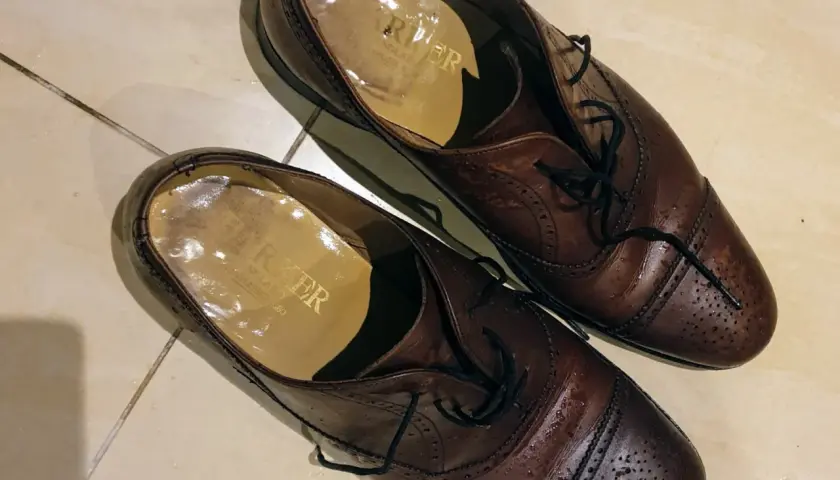 Jak wysuszyć skórzane buty, aby uniknąć ich uszkodzenia i deformacji