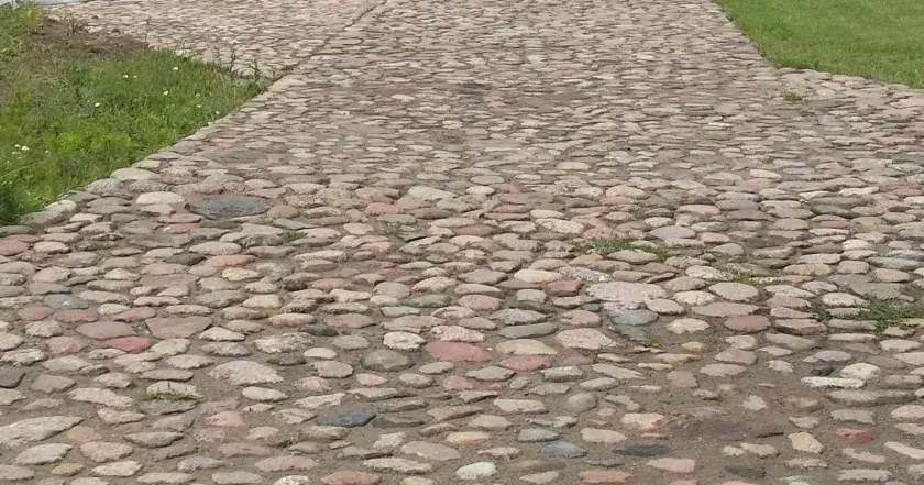 Jak zrobić podjazd z kamienia - krok po kroku, uniknij najczęstszych błędów