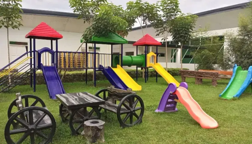 Czym pomalować drewniany plac zabaw, aby zapewnić bezpieczeństwo dzieciom?
