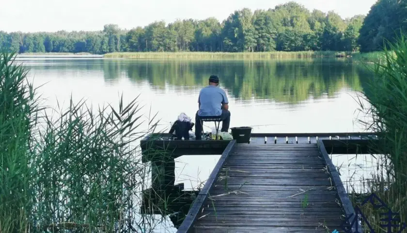 Jak zdobyć pozwolenie na wędkowanie w jeziorze Roś i uniknąć problemów