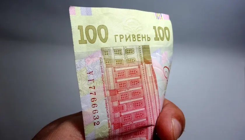 Ile zarabia lekarz na Ukrainie? Zaskakujące różnice w pensjach