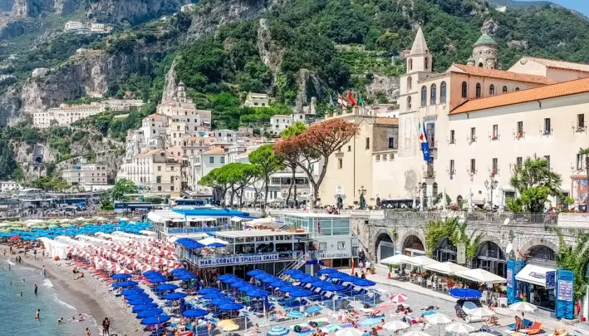  Odkryj niesamowite Wybrzeże Amalfi we Włoszech | Podróże 2023