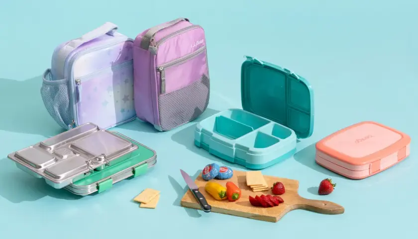 Colorful lunch bags and bento boxes, showcasing what is bento in Japanese: a compartmentalized meal for a balanced lunch.