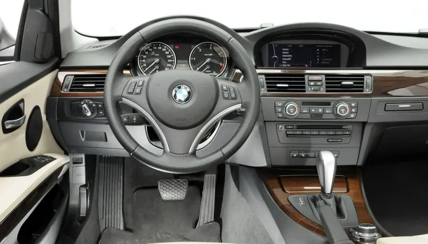 BMW E90 330d - doskonały wybór czy pułapka? Oto najważniejsze informacje.