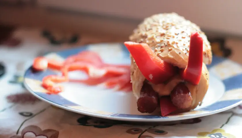 Szybki hot dog z mikrofalówki w 3 minuty bez rozgotowania