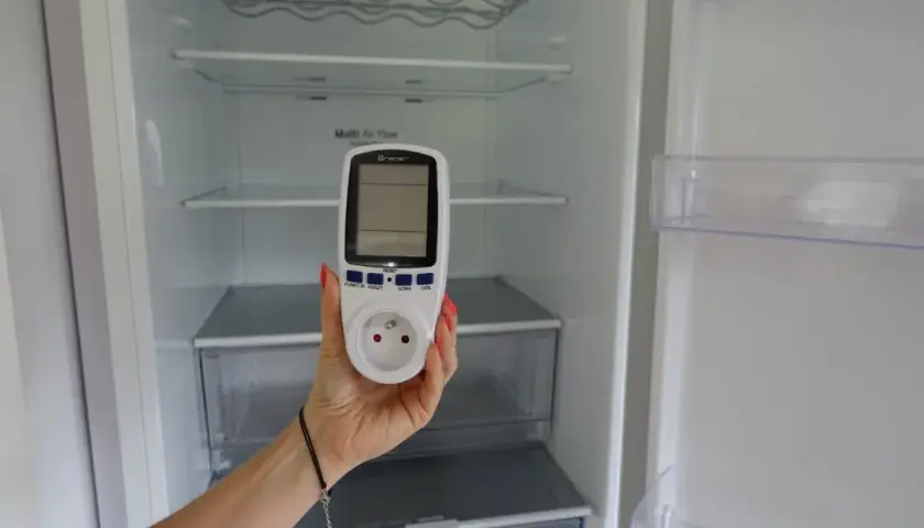 Moc elektryczna lodówki - jak ją obliczyć i oszczędzać