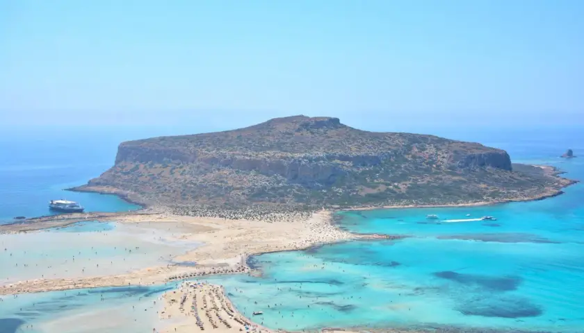 Playa de Balos, Creta que ver. Aguas turquesas, arena blanca y una isla imponente. Un paraíso para disfrutar.
