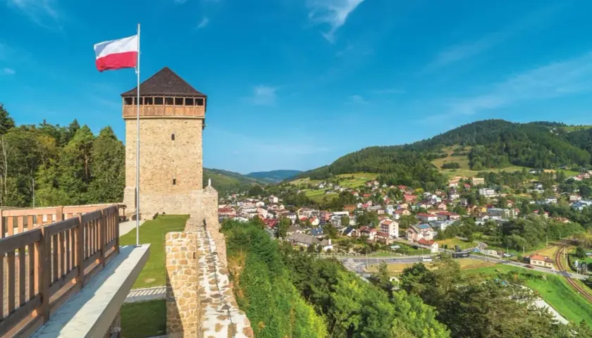 Zamek w Muszynie: Odkryj historię i praktyczne informacje dla odwiedzających