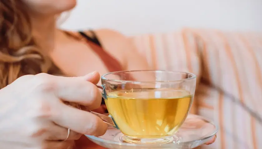 Najskuteczniejsze herbaty na trądzik - naturalne sposoby na piękną cerę