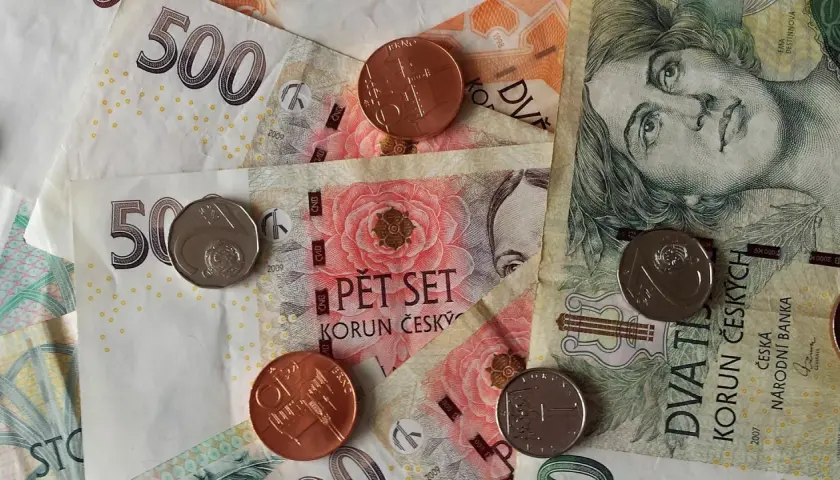 Jaka waluta w Czechach? Wszystko o koronie czeskiej i płatnościach