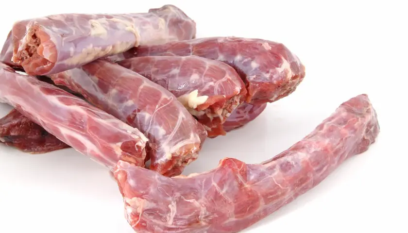 Czy pies może jeść mięso z kaczki: bezpieczny sposób na wartościową dietę