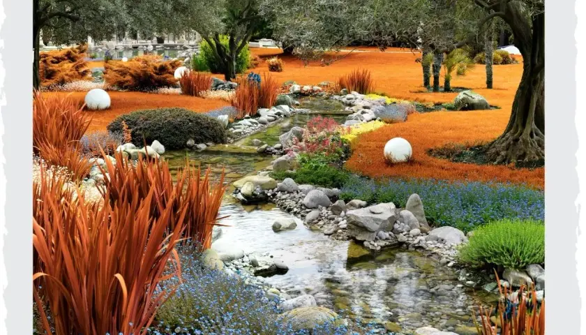 Ein idyllischer asia garten mit einem Bachlauf, orangefarbenem Gras, blauem und rotem Blütenschmuck sowie weißen Kugeln.