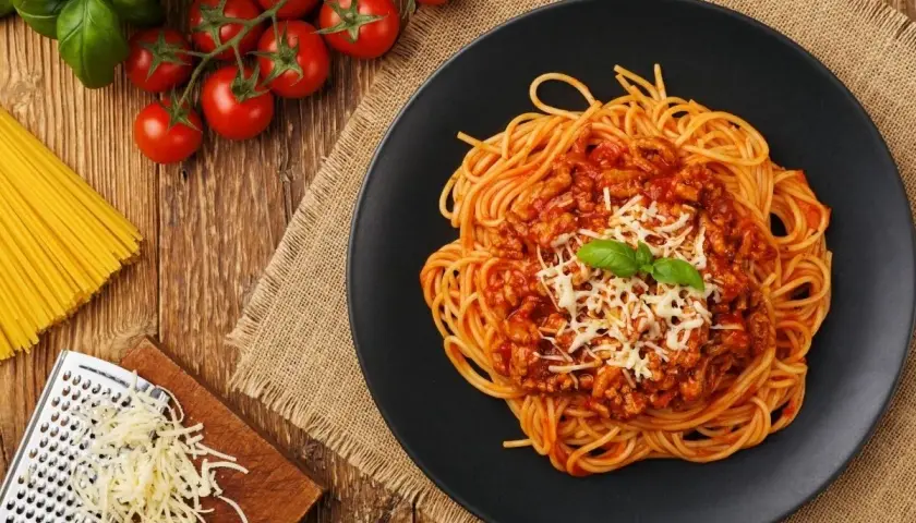 Jak zrobić sos do spaghetti z przecieru: 5 sekretów smaku