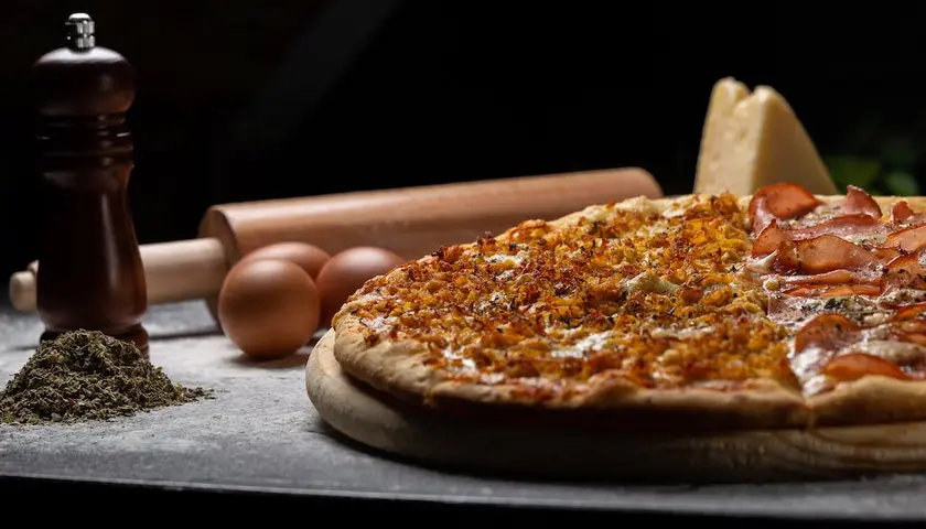 Ile kalorii ma pizza 32 cm? Sprawdź kaloryczność ulubionej pizzy!