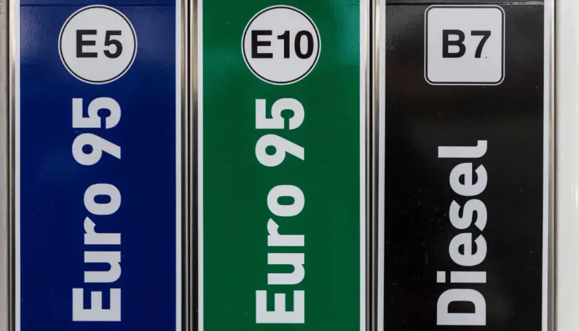 Trzy dystrybutory paliwa: Euro 95 E5, Euro 95 E10 benzyna, Diesel B7.