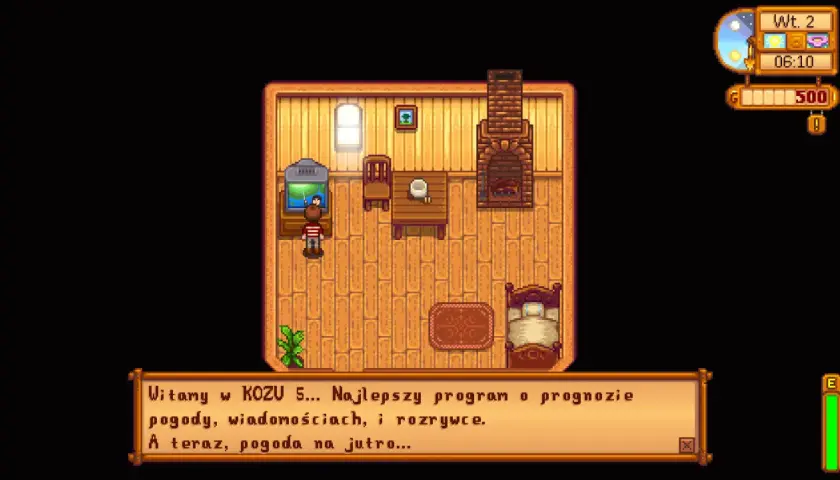 Postać w grze Stardew Valley stoi w pokoju obok telewizora, na którym wyświetla się tekst.