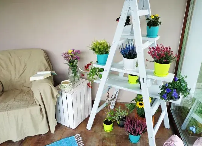 Kwietnik z drabiny DIY: Stwórz swój unikalny zielony kącik