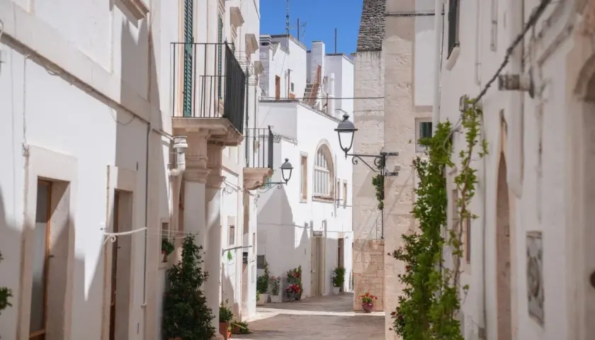 Charming white alleyway in Puglia, perfect for finding where to stay in Puglia as a base.