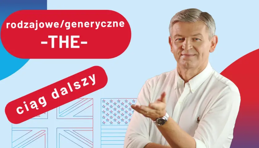 Mężczyzna w białej koszuli wyjaśnia "rodzajowe/generyczne -THE-" i "ciąg dalszy" na tle flag Wielkiej Brytanii i USA.