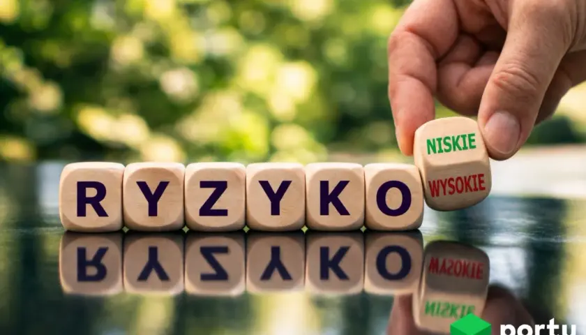 Kostki z napisem "RYZYKO" i kostka z wyborem "NISKIE" lub "WYSOKIE" symbolizują bezpieczne inwestowanie na giełdzie.