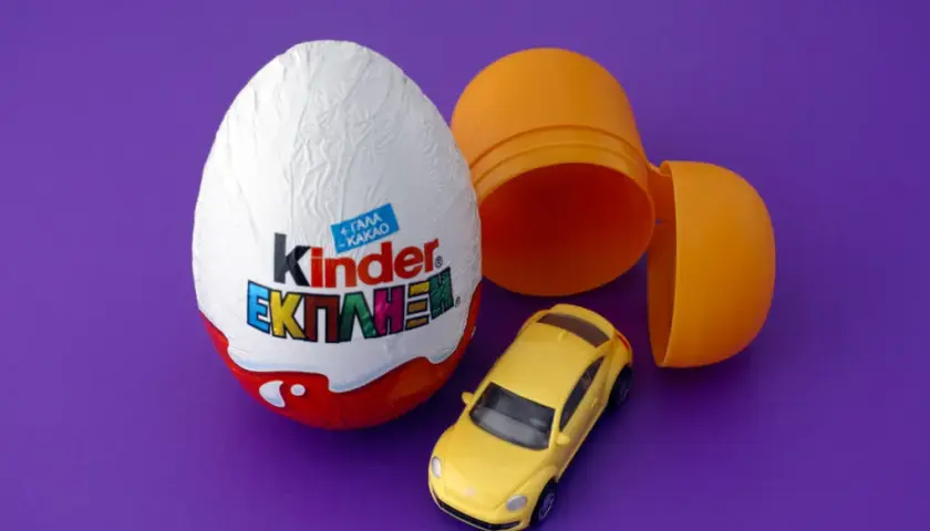 Co naprawdę kryje się w dużej kinder niespodziance? Zaskakujące zawartości!