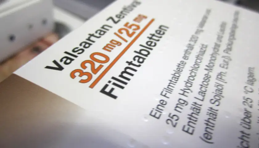 Packung Valsartan Zentiva 320 mg/25 mg Filmtabletten. Enthält Hydrochlorothiazid und Sojaöl.