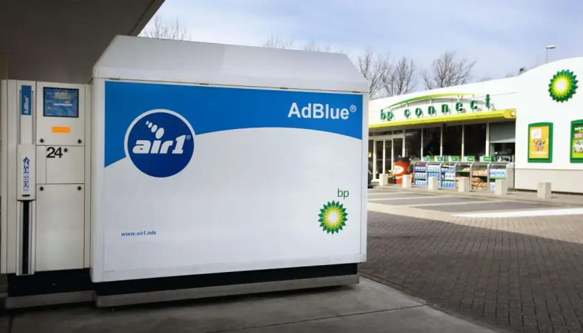 Stacja BP z dystrybutorem AdBlue. Tutaj zatankujesz AdBlue, aby Twój diesel działał ekologicznie.