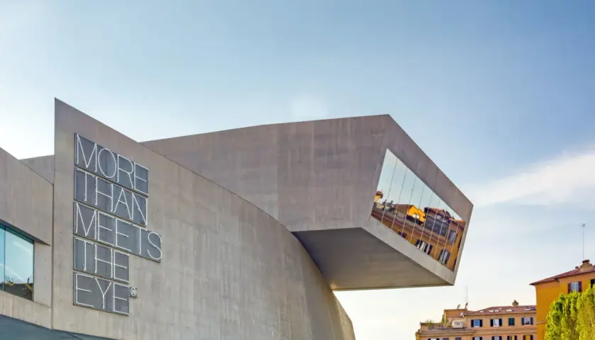 Il MAXXI, un capolavoro architettonico nel quartiere Flaminio, offre molto più di quanto l'occhio possa vedere. Scopri cosa vedere in questo quartiere!