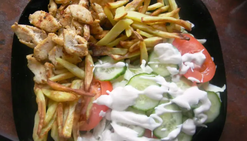 Ile kcal ma kebab z frytkami? Zaskakujące fakty o kaloriach