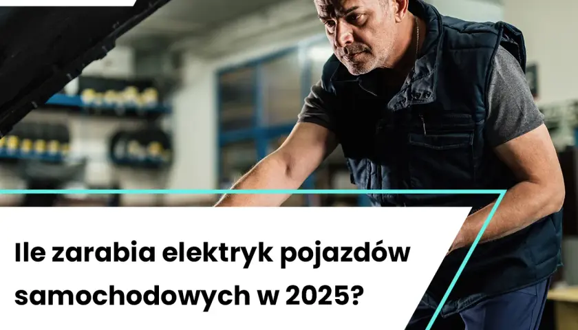Mechanik samochodowy sprawdza silnik. Dowiedz się, ile zarabia elektryk samochodowy w 2025 roku.