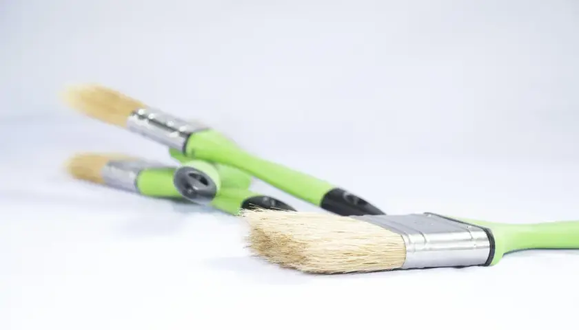 Rzeźba z recyklingu: Zmień odpady w sztukę! Poradnik DIY