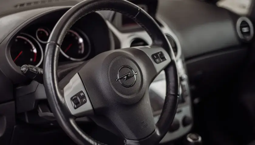 Astra H gdzie są bezpieczniki i jak uniknąć problemów elektrycznych