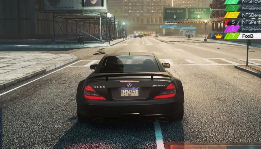 Czarny Mercedes SL 65 w grze Need for Speed Most Wanted. Zbliża się do pułapki prędkości. Jak pobrać grę?