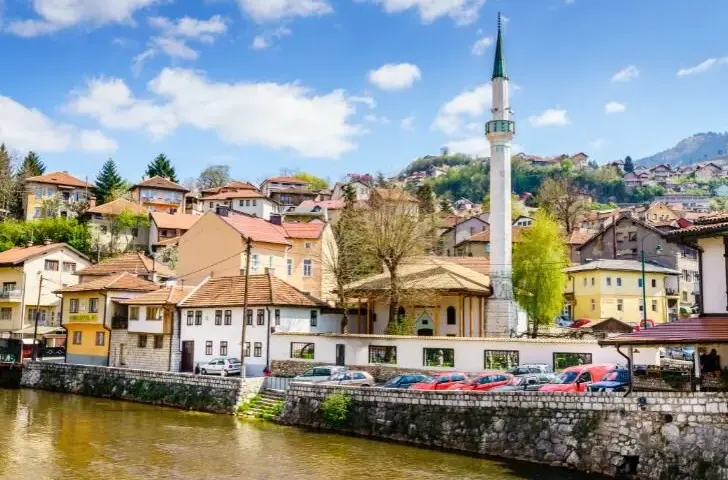 Czy Sarajewo jest bezpieczne? Aktualne informacje i porady dla turystów