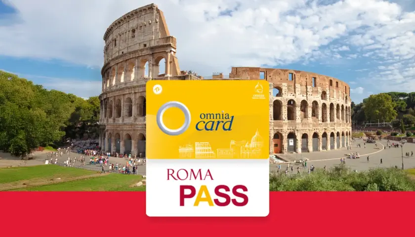 La carta Omnia Pass per i mezzi pubblici di Roma, con il Colosseo sullo sfondo, per esplorare la città.