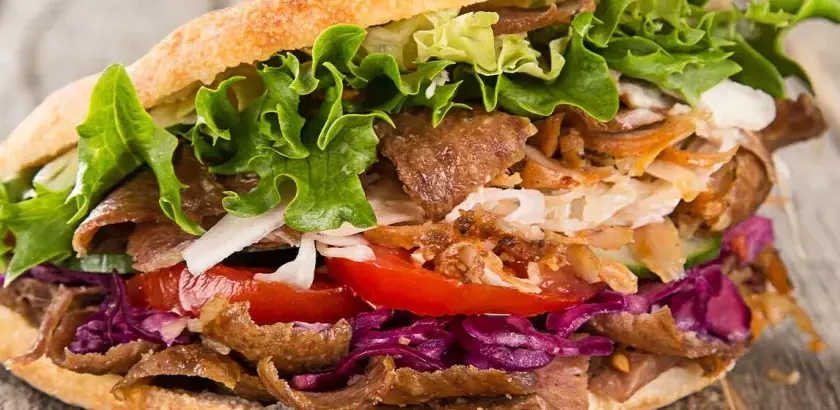 Domowy Kebab: Przepis Jak z Budki - Mięso, Sosy i Składanie
