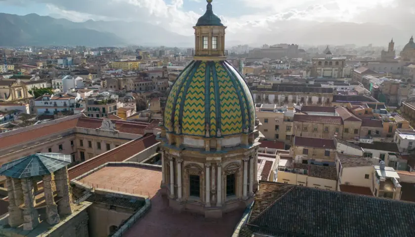 Jak szybko i tanio dojechać z lotniska Palermo do centrum miasta?